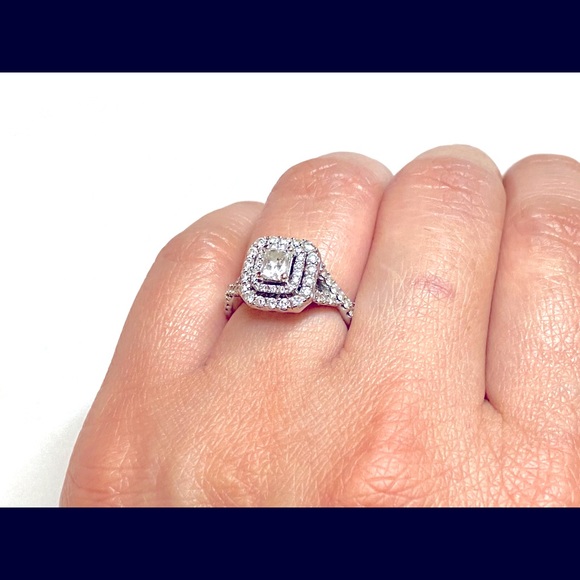 Engagement Ring - Picture 4 of 4